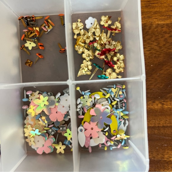 Paper Crafting Brads - 2 boxes with an assortment - Picture 2 of 11